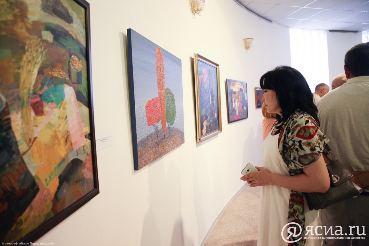 Кыргызтаан уруһуйдьуттарын быыстапката Саха сирин национальнай художественнай музейыгар туруорулунна