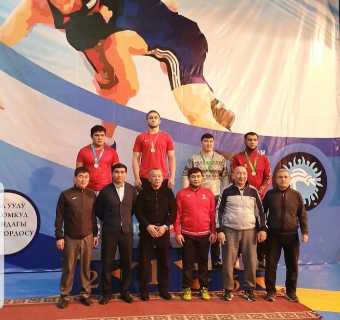 Саха бөҕөһө Андрей Аронов Кыргызстааҥҥа чемпионнаата