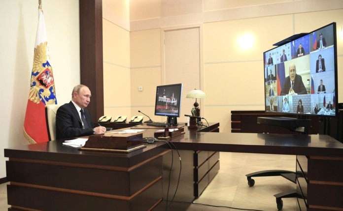 Владимир Путин үлэтэ суохтарга көрүллэр босуобуйа кээмэйин үрдэтэри эттэ