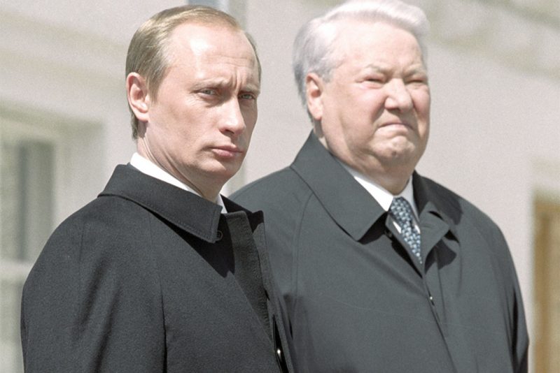 Ахсынньы 31 күнэ. Ельцин солотуттан тохтооһуна, Путин былааска кэлиитэ - Бикипиэдьийэ