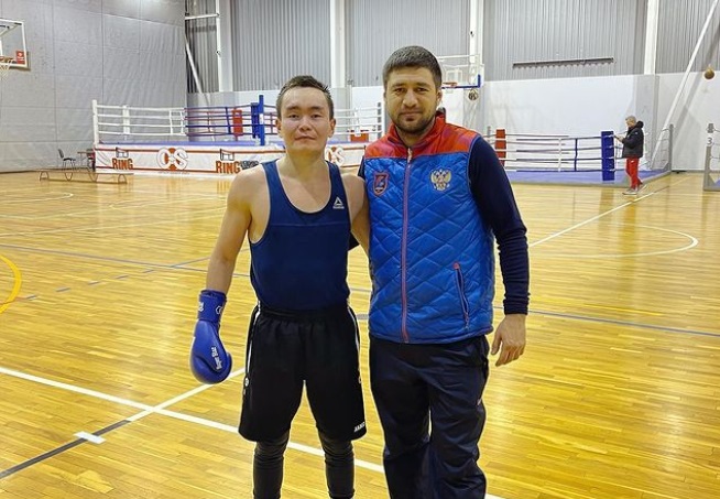 Боксер Василий Егоров саҥа тренерынан Геннадий Ковалев буолла