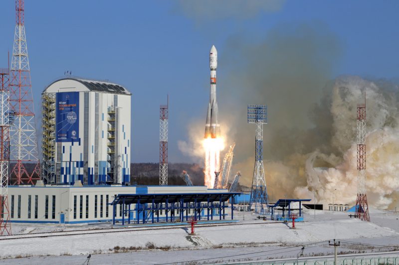 Оскуола оҕолоро "Восточнай" космодромтан ракета көтүүтүн көрүөхтэрэ