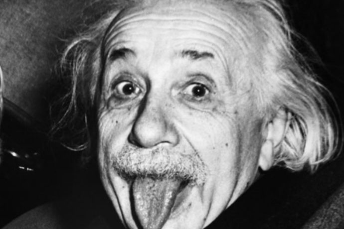 Кулун тутар 14 күнэ. 1879 сыллаахха аатырбыт физик Альберт Эйнштейн төрөөбүт.