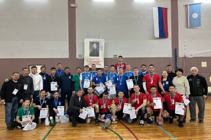 Элгээйи нэһилиэгэр Герасим Гурьев аатынан волейбол күрэҕэ буолан ааста