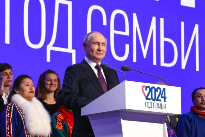 Владимир Путин дойдуга Дьиэ кэргэн сыла саҕаламмытын биллэрдэ