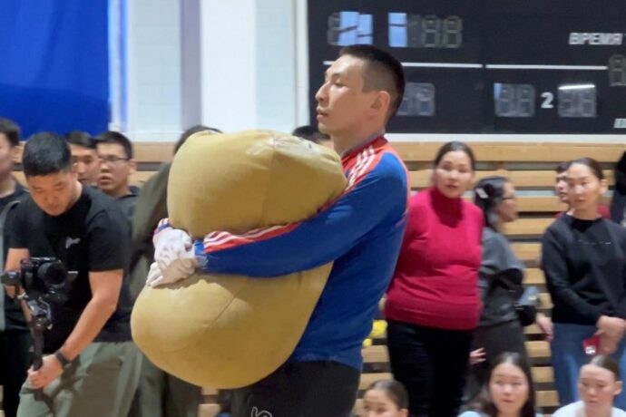 Дьулустан Ноговицын национальнай многоборьеҕа чемпионат Кубогын ылла