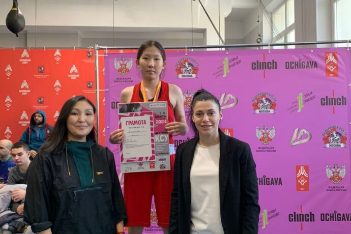 Намнааҕы “Олимпик” оскуола иитиллээччитэ боксаҕа Россия турнирыгар үрүҥ көмүс мэтээли ылла