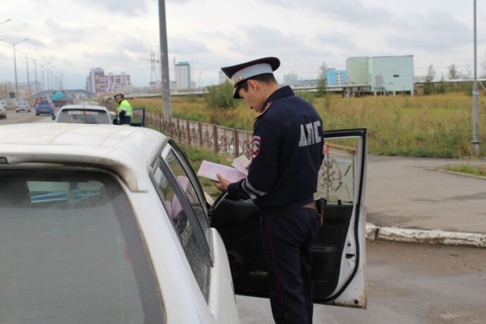 ГАИ суолларга маассабай бэрэбиэркэни уонна рейдэлэри саҕалаата