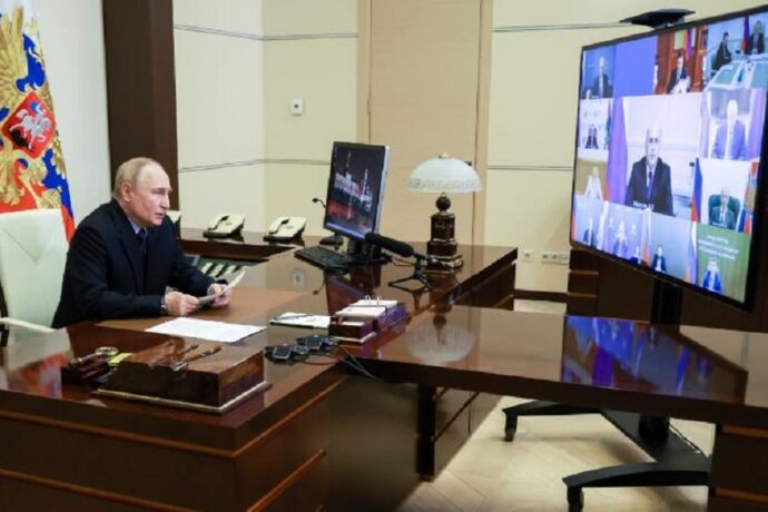 Владимир Путин цифровой солкуобайы киэҥ эйгэҕэ тарҕатар наадатын эттэ