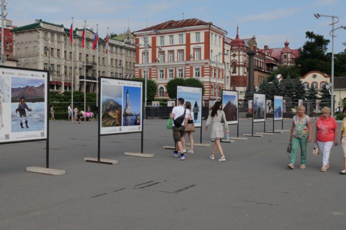 Дугуйдаан Винокуров хаартыскаларын Владивосток быыстапкатыгар туруордулар