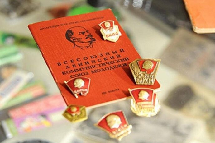 Бүгүн хомсомуол хамсааһынын тэриллибит күнэ