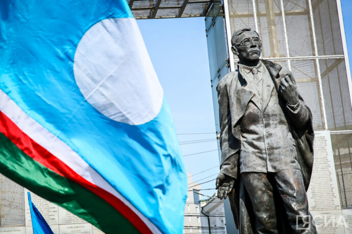 Өрөспүүбүлүкэ күнүгэр муус устарга Саха сирин олохтоохторугар эбии сынньалаҥ күн ананар