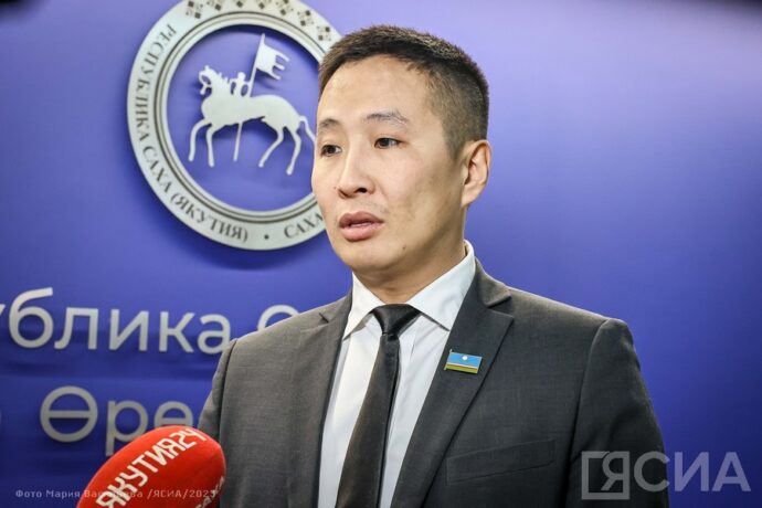 Ыччат миниистирэ Петр Шамаев бэйэтин эбээһинэһигэр төннүөҕэ