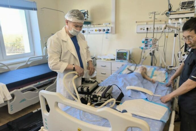 Саха сирин быраастара үһүс этээстэн сууллубут биир саастаах оҕону быыһаатылар