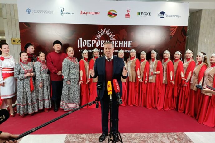 Хатас «Кэрэ Куолара» 10 сыллаах үбүлүөйдэрин Москваҕа «Добровидениеҕа» кыттыынан бэлиэтээтилэр