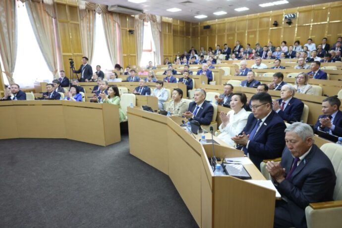 Саха сирин парламеныгар 2024 сыллааҕы бюджет туолуутун ылыннылар