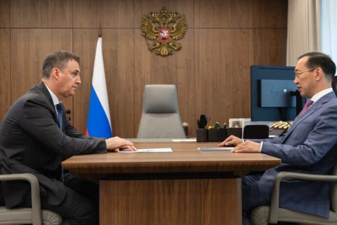 Айсен Николаев Дмитрий Патрушевтыын көрүстэ