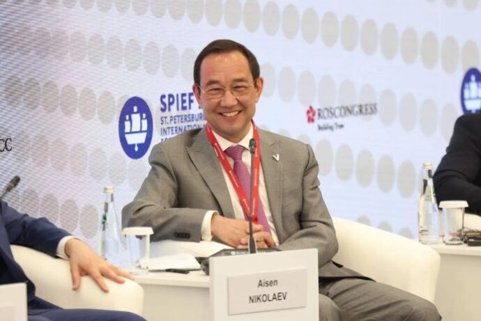 ПМЭФ-2025: Ил Дархан Саха сирэ ийэ буолууга уонна оҕо сааска үчүгэй түмүктээҕин төрүөтүн сырдатта