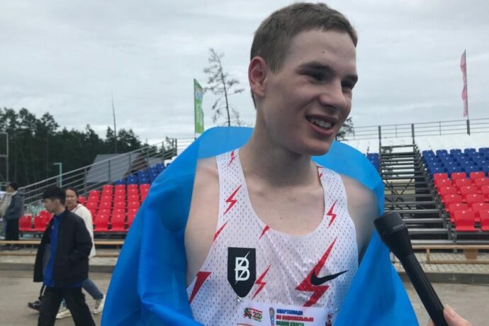 Нам уола Дмитрий Большошалов 5000 м. сүүрүүгэ кыайда