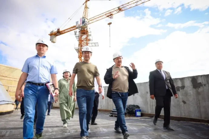 Ил Дархан тутулла турар эпос уонна искусство Арктикатааҕы киинин көрдө