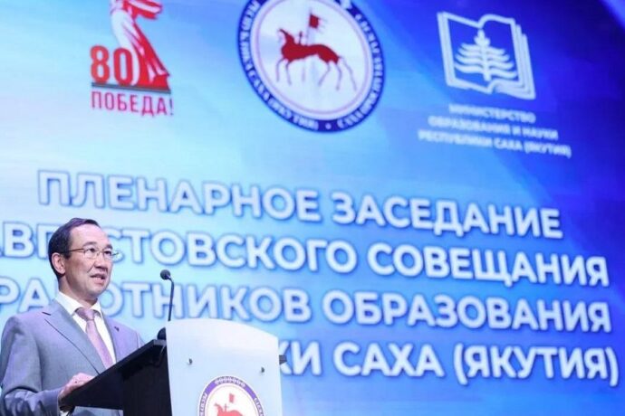 Тыа сиригэр үлэлии барар педагогтары өйөөһүҥҥэ 100 мөл. солк. итэҕэһэ суох үп көрүллүөҕэ
