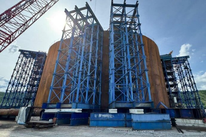Тырааныспар миниистирэ Өлүөнэ муостатын тутуутун көрдө