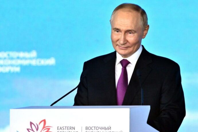 Владимир Путин Саха сиригэр нэһилиэнньэ улаатарын бэлиэтээтэ