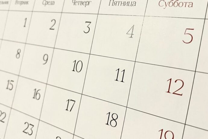 2026 сылга хайдах сынньаныахпытый: бырааһынньык уонна өрөбүл күннэрэ бигэргэннилэр