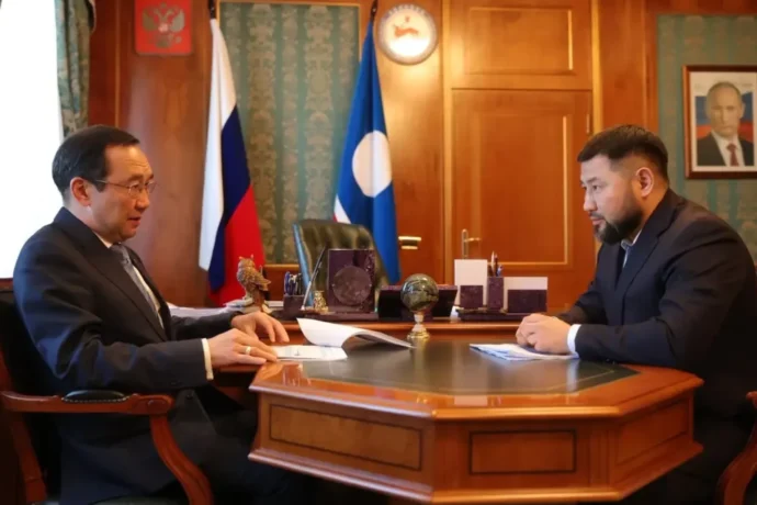 Саха сирин баһылыга Дьокуускай мэрин кытта оробуочай көрсүһүүтэ буолла