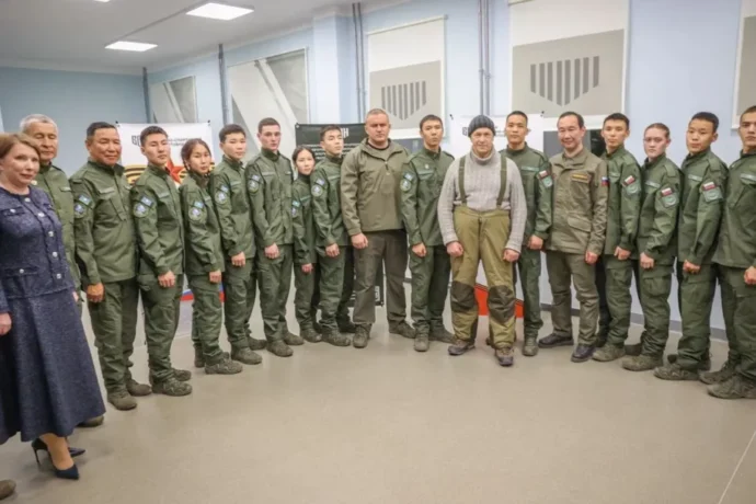 Юрий Трутнев «Буойун Суола» күрэхтэһии кыайыылаахтарын кытта көрүстэ