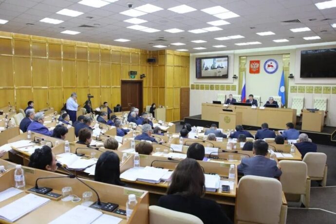 Саха сирин парламеныгар өрөспүүбүлүкэ социальнай-экономическай сайдыытын түмүгүн дьүүллэстилэр