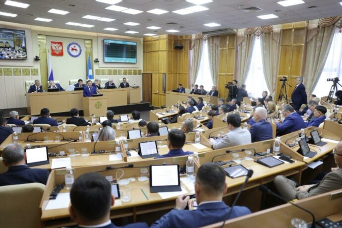 Саха Сирин Конституциятыгар уларытыылар баһыйар куолаһынан ылылыннылар