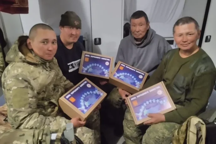 Норуот сомоҕолоһуутун күнүгэр аналлаах бэлэхтэри Саха сириттэн СВО кыттыылаахтарыгар тириэртилэр