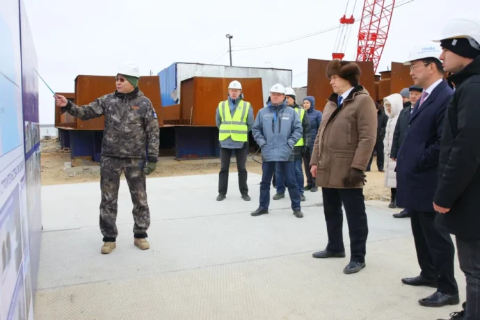 Юрий Трутнев Саха сиригэр Өлүөнэ муостатын тутуутун хаамыытын кытта билистэ