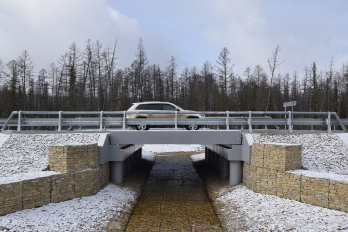 Саха сиригэр «Лена» трассаҕа өрөмүөн кэнниттэн икки муостаны арыйдылар