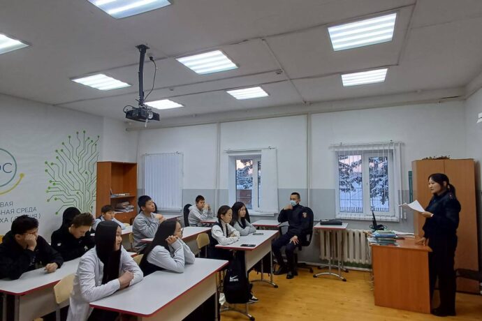 Хатыҥ Арыы оҕолоругар бэрээдэк тиэмэтигэр кэпсэтии буолла