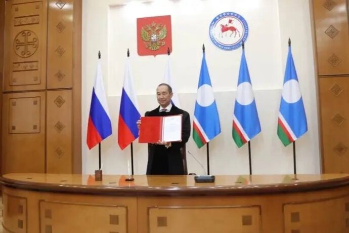 Ил Дархан олоҥхо үһүс уон сылын уурааҕар илии баттаата