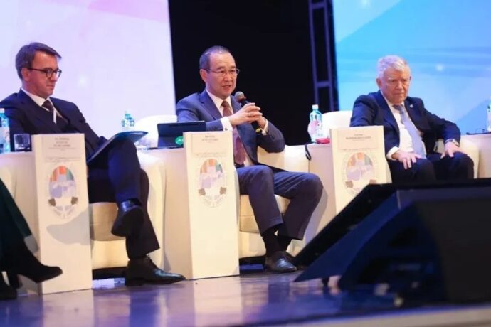 Хотугу пуорум пленарнай сиэссиэйэтэ аан дойдуга Арктика тиэмэтэ олус наадалааҕын көрдөрдө