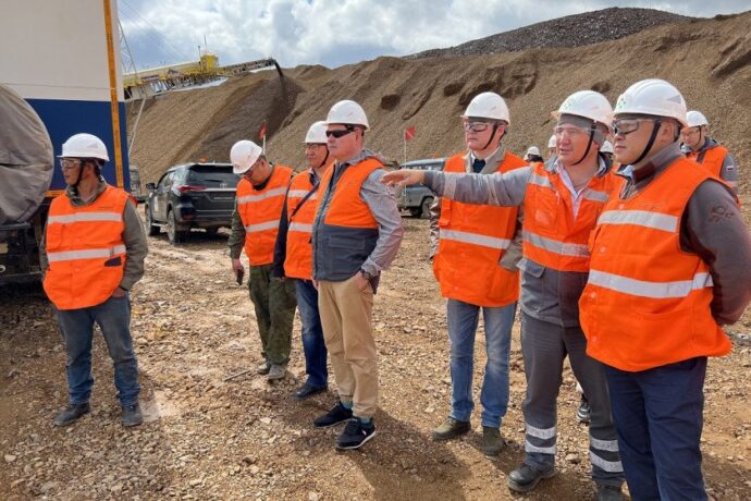 Өлүөхүмэҕэ кыһыл көмүһү хостуохтара