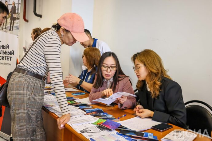 Саха сирин дьарыктаах буолуу кииннэрин нөҥүө 5 тыһыынчаттан тахса киһи үлэ булла