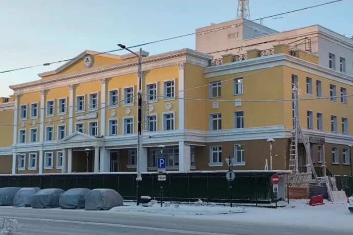 Дьокуускай киинигэр 1 №-дээх оскуоланы үлэҕэ киллэриини кулун тутарга былаанныыллар