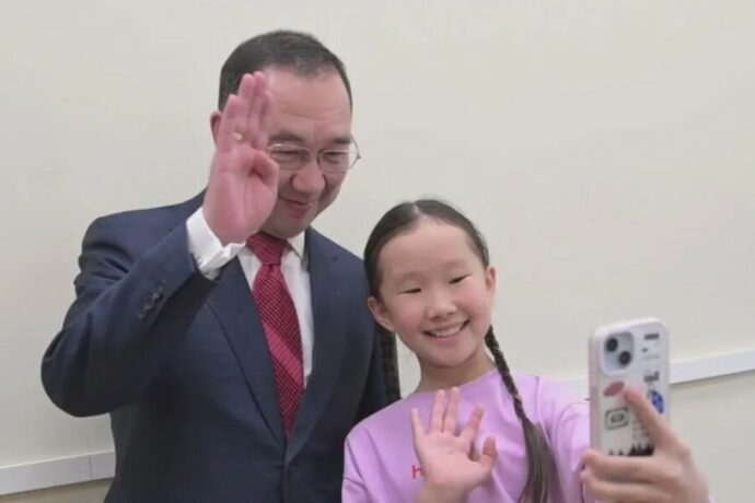 Ил Дархан блогер Айыына Кожурова #ҺӨҔҮҤ бырайыагын өйөөтө