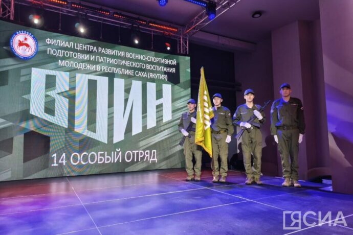 "Патриот" кииҥҥэ байыаннай албан аат күнүгэр аналлаах бэтэрээннэр ыччаты кытта көрсүһүүлэрэ буолан ааста