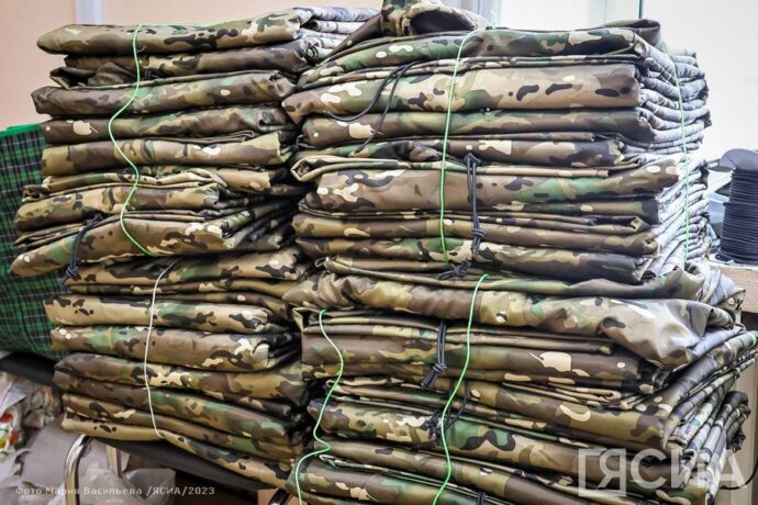 Аҕа дойдуну көмүскээччи күнүгэр аналлаах баһыылкалары Саха сириттэн АБДь байыастарыгар тиэрдиэхтэрэ