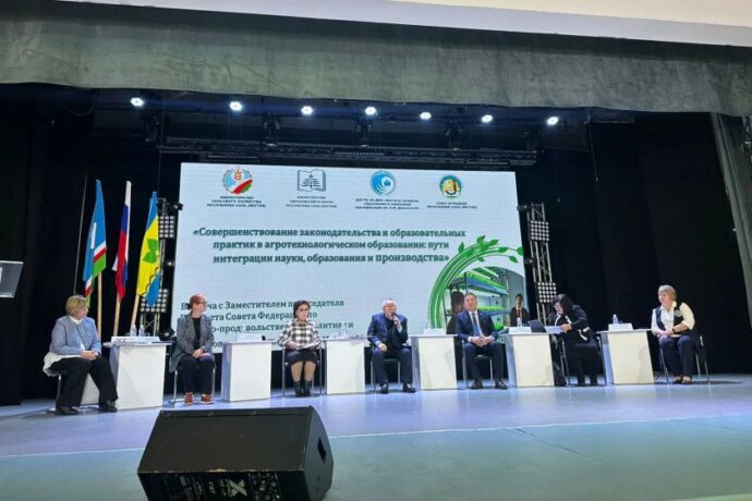 Егор Борисов: “Оҕону үлэнэн иитиэххэ”