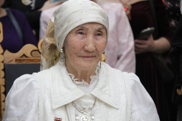 Бүгүн ытык кырдьаҕас Эбээ Настаа уонна Үөһээ Бүлүү улууһун төрөөбүт күннэрэ