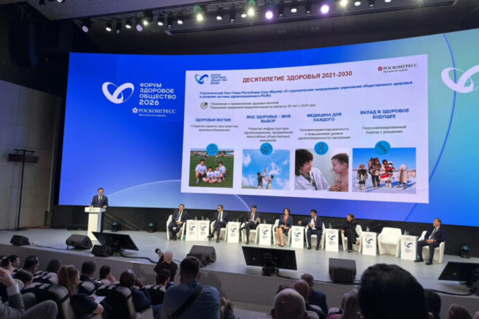 Айсен Николаев уопсастыба доруобуйатын бөҕөргөтүүгэ Саха сирин көдьүүстээх быраактыкаларын билиһиннэрдэ