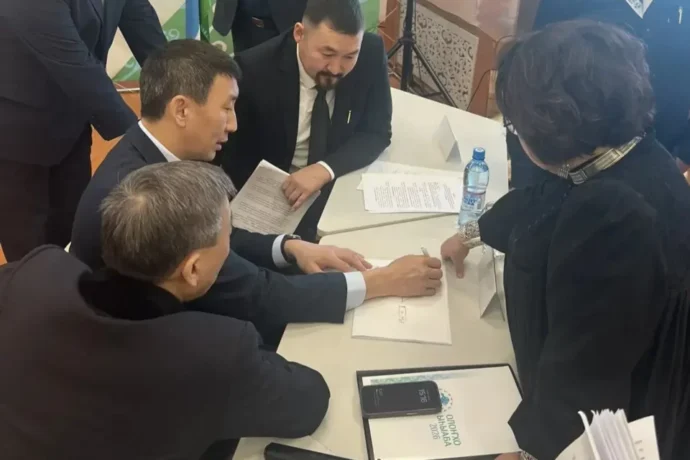 Олоҥхо ыһыаҕын аһыллыытын уонна сабыллыытын сиэригэр-туомугар 1,5 тыһыынча кэриҥэ киһи кыттыаҕа