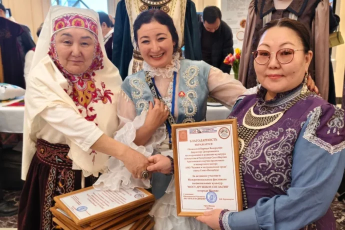 ВДНХ бэстибээлигэр Саха сириттэн «Северный колорит» айар холбоһук уруулуу омуктарга далаһа тэлгээтэ
