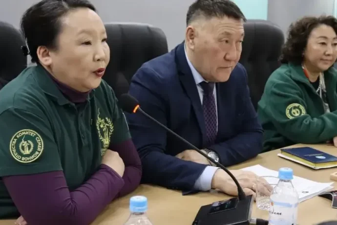 Аҕа дойду буойуттарын дьиэ кэргэннэрин кэмитиэтэ улуустарынан айанныыр